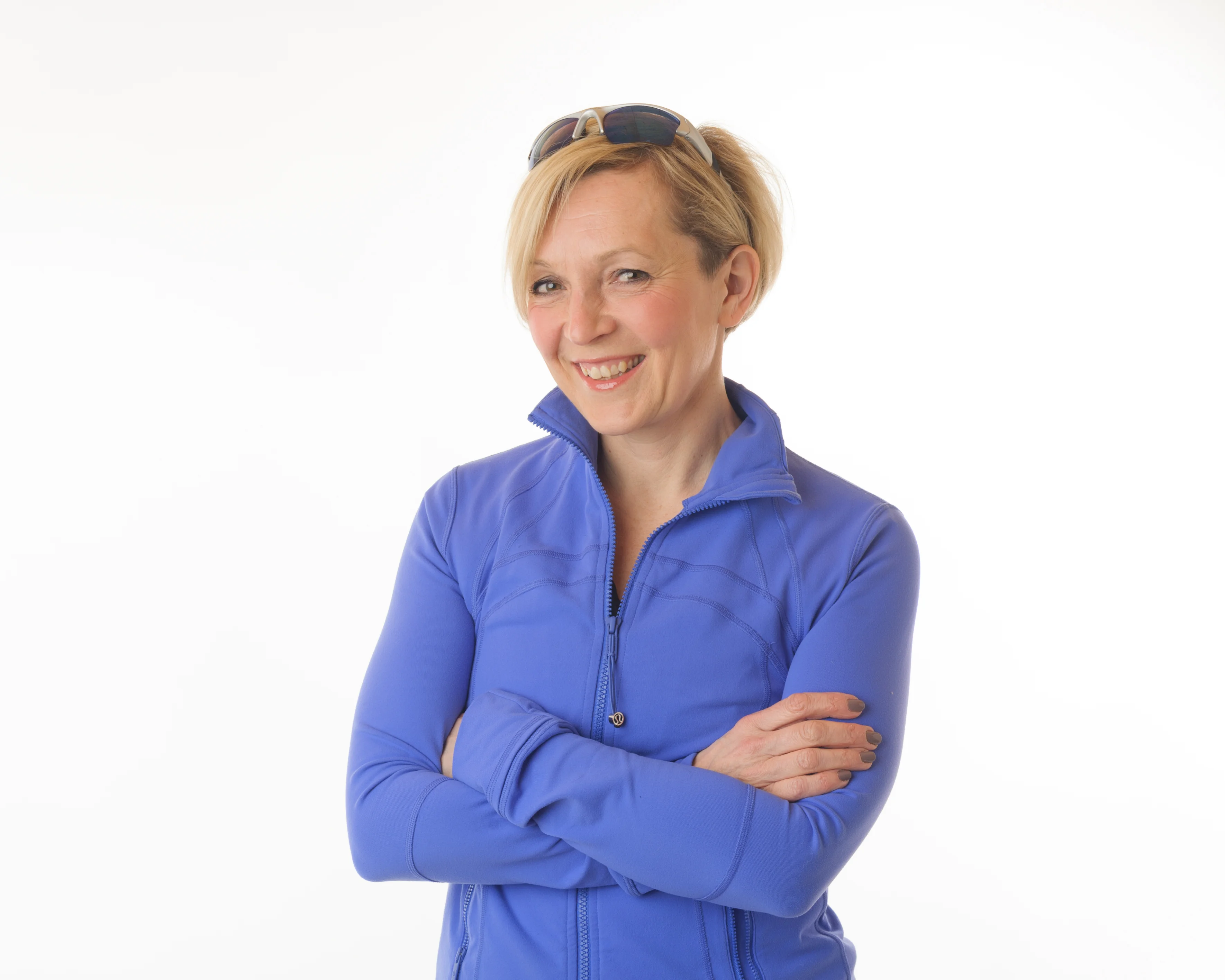 青いシャツを着た女性