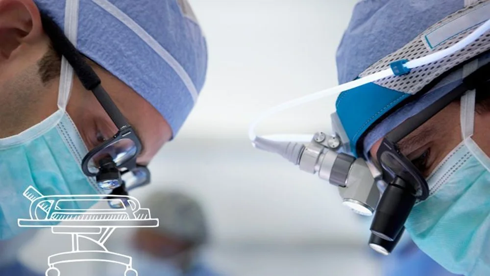 En närbild av två kirurger